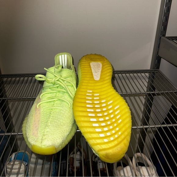 Yeezy 350 V2 Glow men’s 7 1/2 - Picture 3 of 4